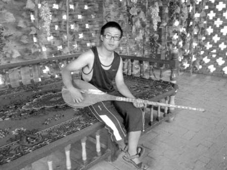 3名大學生畢業旅行分錢不花 25天搭車穿越12省區