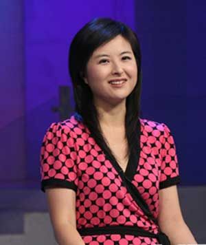 張泉靈:新聞發言人像超薄緊身衣 換衣遮不住