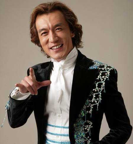 龍年春晚總導(dǎo)演哈文愛創(chuàng)新 李詠或仍挑大梁