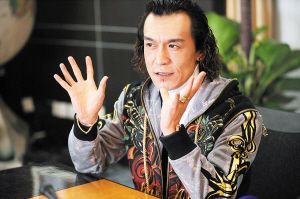 龍年春晚總導(dǎo)演哈文愛創(chuàng)新 李詠或仍挑大梁