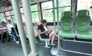 公交車上哪個(gè)座位最安全？ 微博瘋傳報(bào)告(圖)