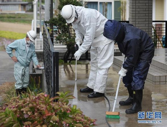 日本福島進行清除放射性物質作業