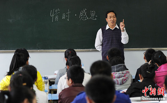 圖片故事：輪椅上寫詩的“玻璃娃娃”