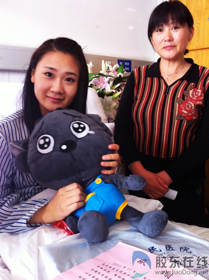 女孩以身擋車救人被撞 煙臺上演“最美”傳奇