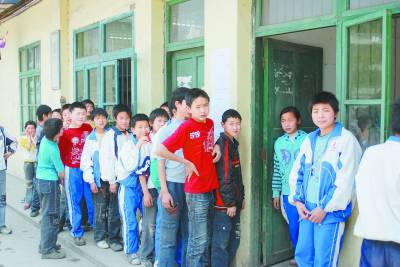 北大碩士生回農村老家建設