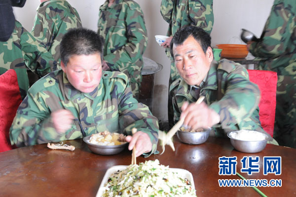 10年收養(yǎng)28名智障兒 書寫愛的神話