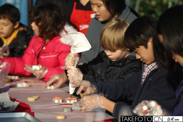 美國曲奇餅店落戶京城 駱家輝剪彩