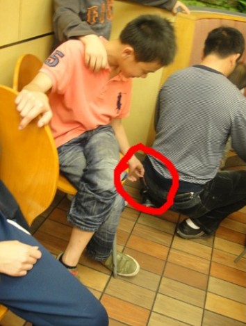 小偷是怎樣把你的手機錢包偷走的？