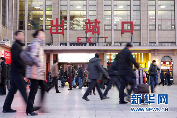 走近伴“北上廣”而生的“圍城”人群