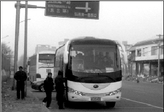 iPhone4S發(fā)售排隊(duì)購(gòu)者九成是托兒 勞務(wù)最少100