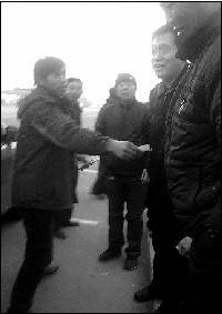 iPhone4S發(fā)售排隊(duì)購(gòu)者九成是托兒 勞務(wù)最少100