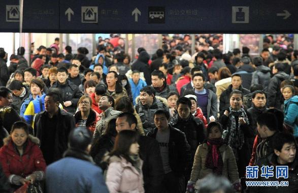 各地迎來(lái)節(jié)后新一輪返程客流高峰