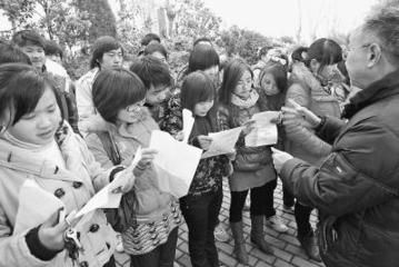 農(nóng)民工群體現(xiàn)旅游式打工現(xiàn)象 短工化漸成新趨勢(shì)