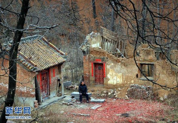 一個山區(qū)小學(xué)教師的退休典禮