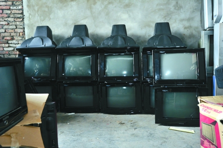 家族造假 翻新2.4萬臺“名牌”電視(組圖)