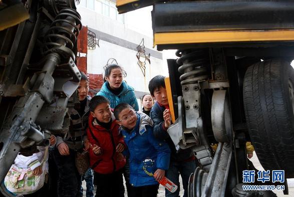 “鐵哥們”建成國(guó)內(nèi)首個(gè)環(huán)保鋼雕機(jī)器人主題公園