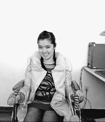 腦癱女孩 用鼻尖敲寫人生 完成20萬字文學作品