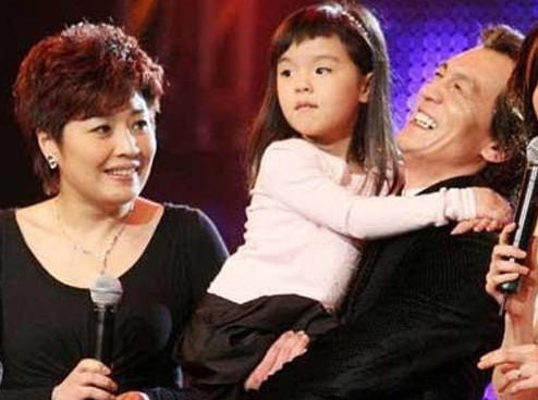 哈文微博曬李詠19歲青春靚照 網(wǎng)友贊英俊神似費(fèi)翔