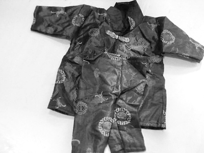 女生網購給差評后遭賣家報復 收到壽衣包裹(圖)