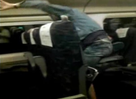 外籍音樂家動車當眾脫鞋引發沖突 辱罵中國乘客(圖)