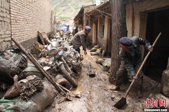 甘肅雹洪災區近6萬斷電用戶90%恢復供電