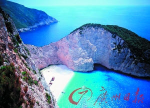 男子跳傘意外掛懸崖 苦撐三小時(shí)墜落身亡(圖)