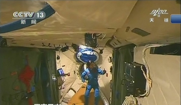 劉洋太空展示中國(guó)功夫