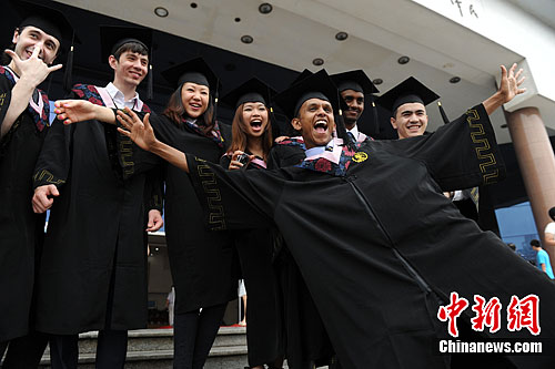 “漢語(yǔ)熱”背后喜憂(yōu)參半 誰(shuí)來(lái)為漢語(yǔ)列必修課買(mǎi)單