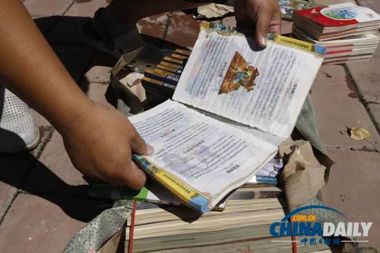 北京暴雨致一小學萬余冊圖書被淹