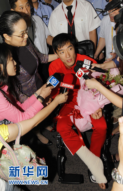 劉翔回家:8月14日,劉翔由倫敦飛抵上海