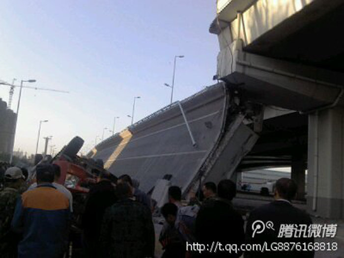 哈爾濱陽(yáng)明灘大橋斷裂 4車(chē)墜橋3死5傷