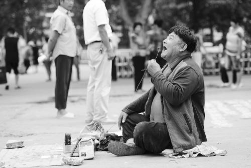 傻子?義丐!70歲傳奇乞丐養大了5個棄嬰(圖)