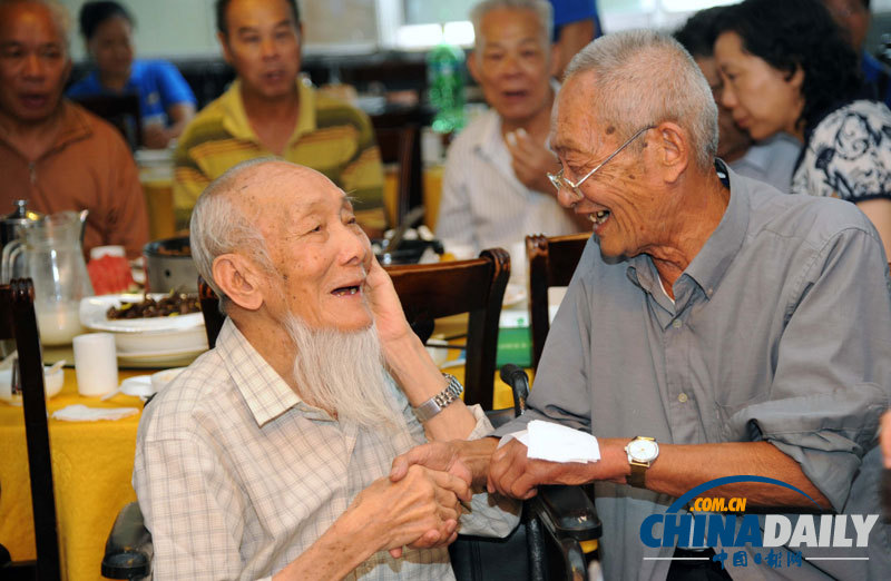 廣西南寧:抗日老兵68年后重相逢過中秋