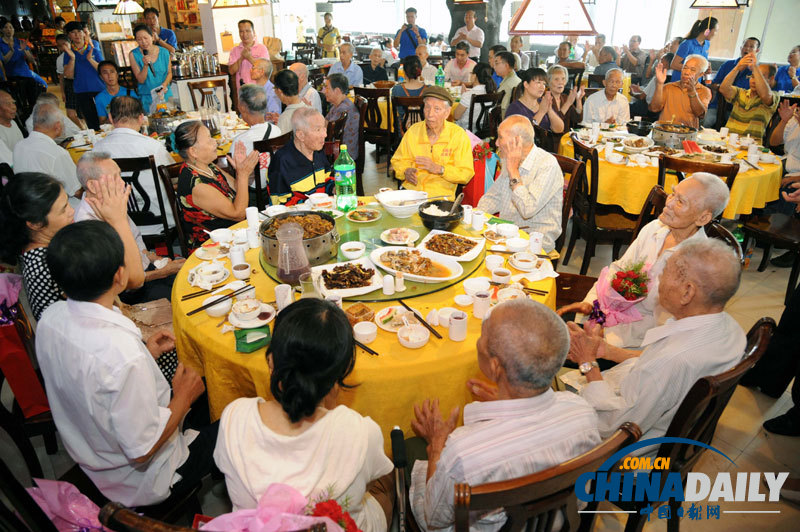 廣西南寧：抗日老兵68年后重相逢過(guò)中秋
