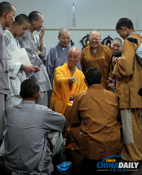 探訪湖北30多名和尚尼姑組成禪樂團(tuán)