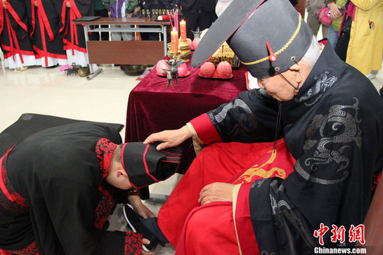 西安舉行重陽傳統(tǒng)敬老祝壽禮