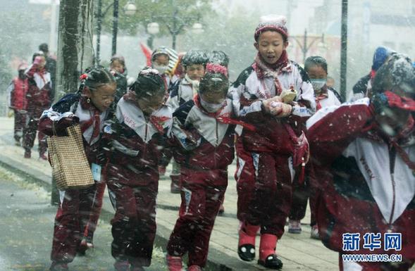 北方大部迎大風降溫雨雪天氣