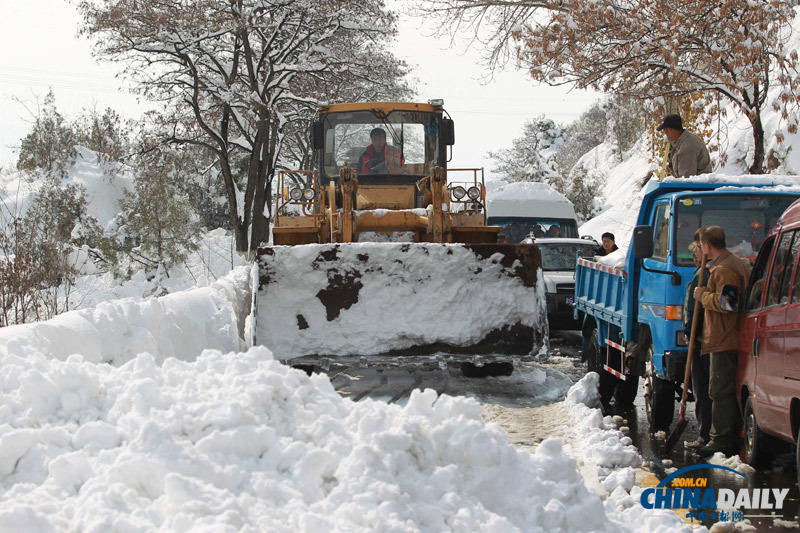 北京延慶遭遇52年來最大降雪 抗雪救災(zāi)有序進(jìn)行