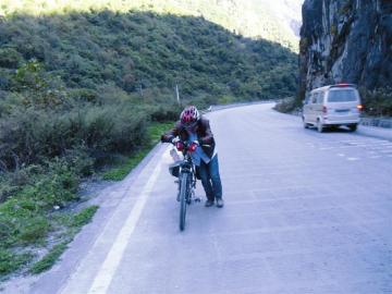 小伙31天騎行2154公里赴拉薩 翻越海拔4000米高山