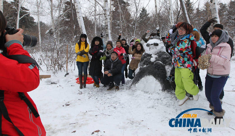 吉林長春市民堆“鳥叔”雪人 大跳騎馬舞