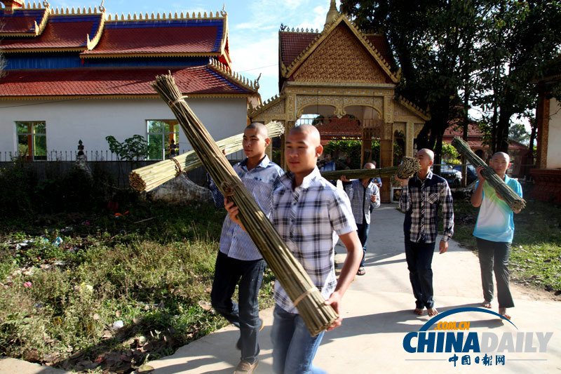 現(xiàn)場直擊：西雙版納小和尚還俗