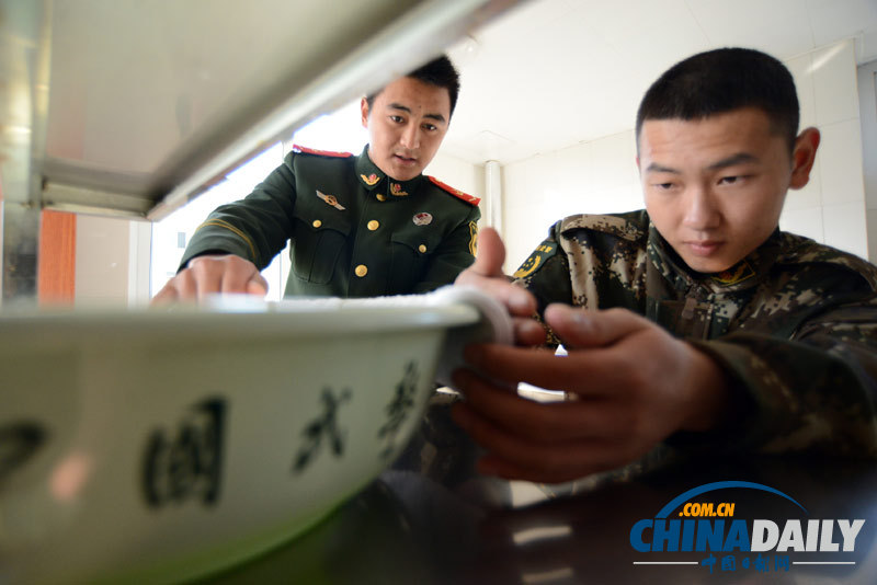 南京：“90后”新兵入伍第一課