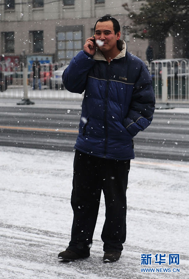“雪花紛飛看京城”：北京大部地區迎來降雪