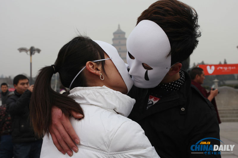 直擊大學生開展“世紀示愛日”活動