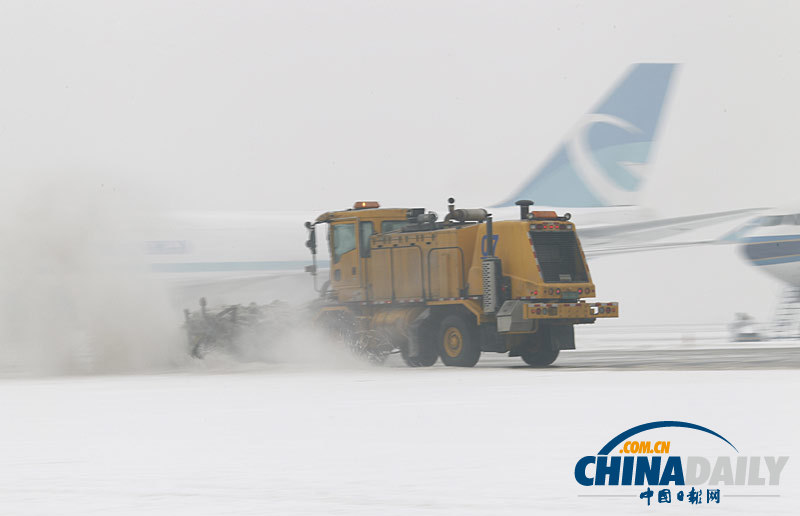 北京首都機場全力確保雪天正常運行