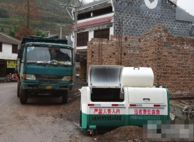 貴州畢節(jié)悶死少年垃圾桶印標語:嚴禁人畜入內(nèi)