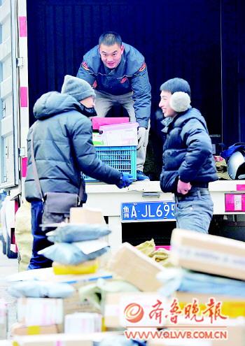 快遞哥的一天：奔跑17小時