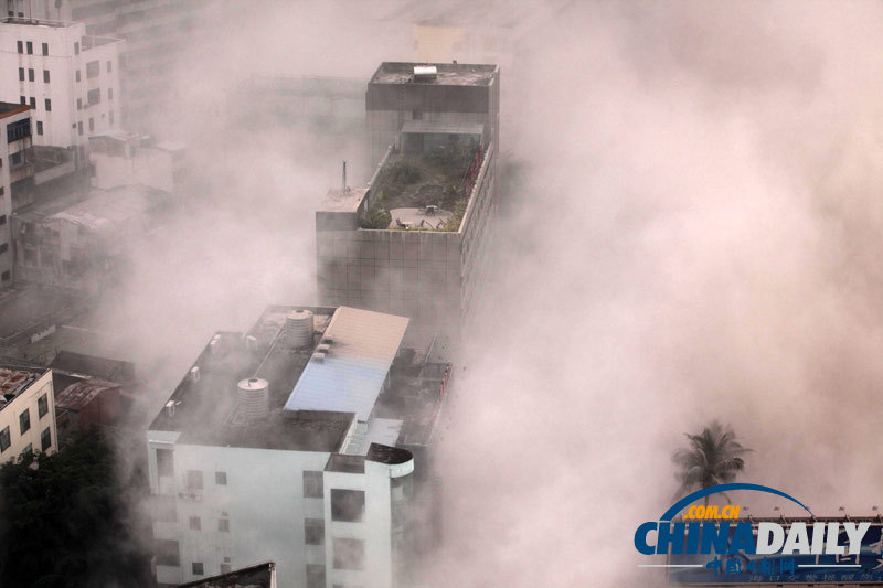 海南海口老海航大廈準(zhǔn)點爆破拆除 全程10秒左右