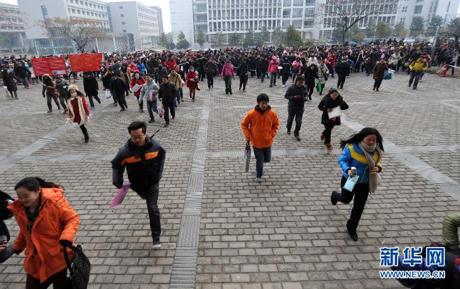 新聞鏡頭：“考研熱”背后是“就業(yè)難”？