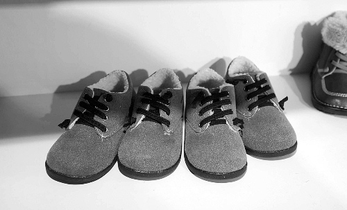 援助他人腦癱雙胞胎 網店店主1元起義賣遭哄搶